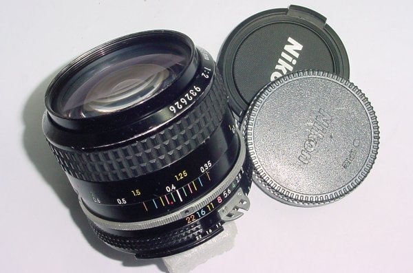 Nikon 35mm F/2 AIs NIKKOR Manual Focus Wide Angle Lens