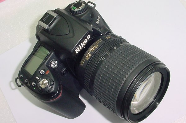 Nikon D90 12.3MP DSLR Digital Camera + Nikon 18-55mm F/3.5-5.6G VR DX Zoom Lens