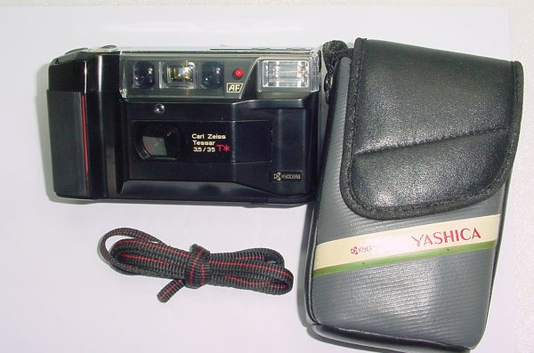 Yashica T2 35mm Film Point & Shoot Camera 35/3.5 Carl Zeiss Lens