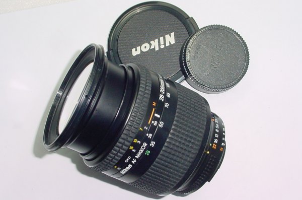 Nikon 28-200mm F/3.5-5.6 D AF NIKKOR Macro Auto Focus Zoom Lens