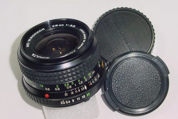 MINOLTA 28mm F/3.5 W.ROKKOR Manual Focus Wide Angle Lens - Excellent