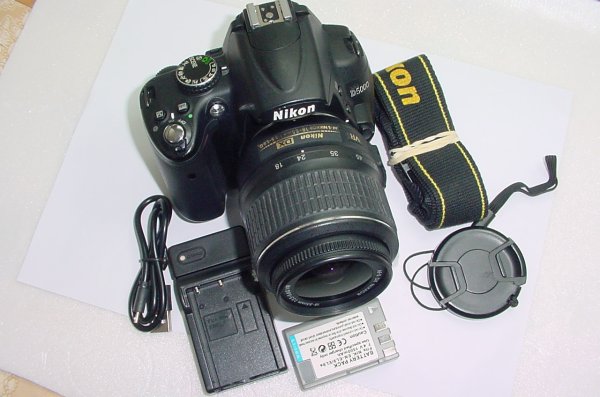 Nikon D5000 DSLR 12.3MP Camera with Nikon DX AF-S Nikkor 18-55mm VR Lens