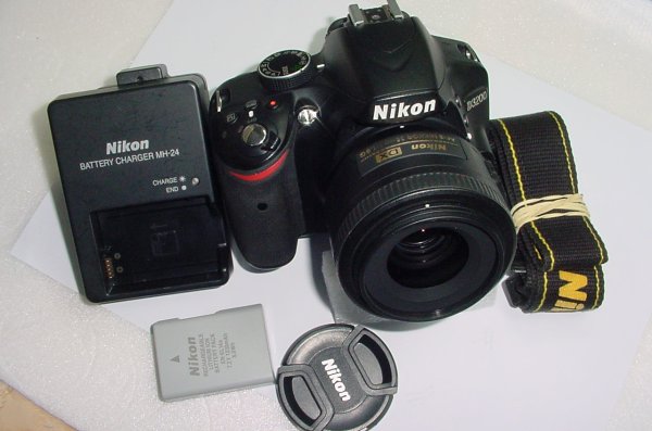 Nikon D3200 24.2MP Digital SLR Camera with Nikon 35mm F/1.8G AF-S DX Nikkor Lens