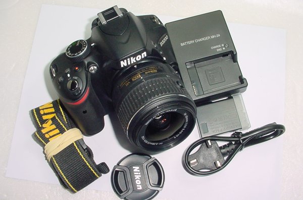 Nikon D3200 24.2MP Digital SLR Camera + 18-55mm F/3.5-5.6 GII VR DX AF-S Zoom Lens