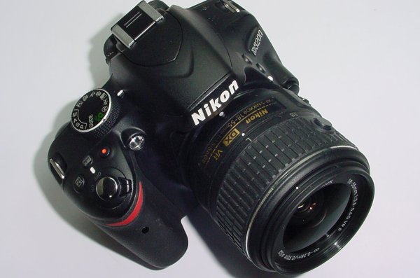 Nikon D3200 24.2MP Digital SLR Camera + 18-55mm F/3.5-5.6 GII VR DX AF-S Zoom Lens