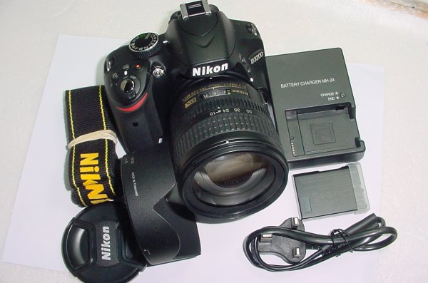 Nikon D3200 24.2MP DSLR Camera + 18-70mm F/3.5-4.5 DX Nikkor AF-S IF G ED Lens