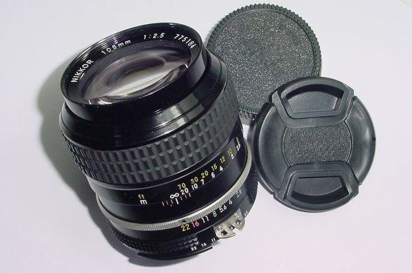 Nikon 105mm F/2.5 NIKKOR AI Manual Focus Portrait Lens