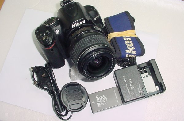 Nikon D3000 10.2MP Digital SLR Camera with 18-55mm F/3.5-5.6GII ED AF-S DX Lens