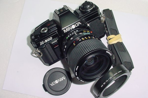 Minolta X-300 35mm Film SLR Manual Camera with 35-70mm F/3.5 MD MACRO Zoom Lens