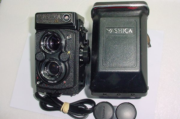 YASHICA Mat-124 G TLR 120 Medium Format Film Camera with 80mm F/3.5 TWIN Lens