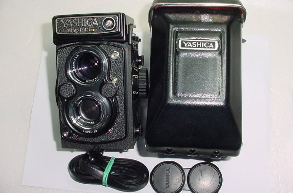 YASHICA Mat-124 G TLR 120 Medium Format Film Camera with 80mm F/3.5 TWIN Lens