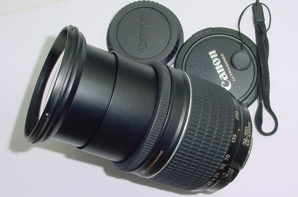 Canon 28-200mm F/3.5-5.6 USM EF Zoom Lens