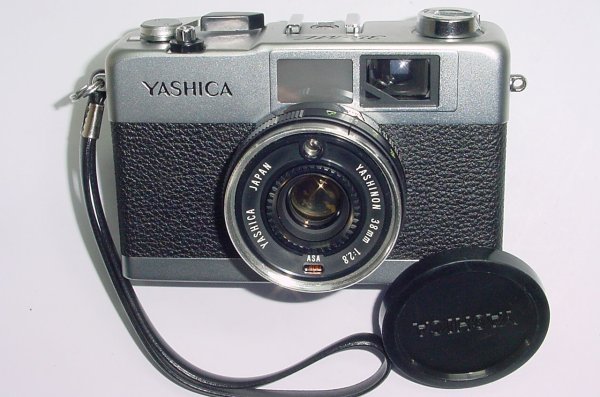 YASHICA 35-ME 35mm Film Compact Camera with 38mm f/2.8 Lens