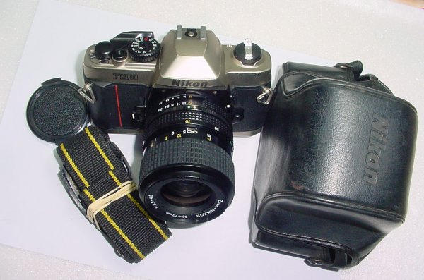 Nikon FM10 35mm Film SLR Manual Camera with 35-70mm F/3.5-4.8 NIKKOR Zoom Lens